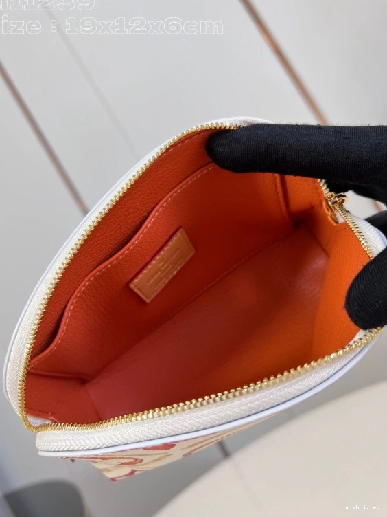 WIS Louis Pochette Cosmétique PM Vuitton 1021